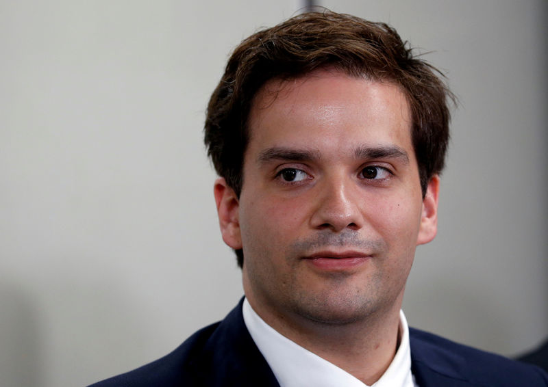 © Reuters. FILE PHOTO: Karpeles, CEO of defunct bitcoin exchange Mt Gox, attends news conference in Tokyo