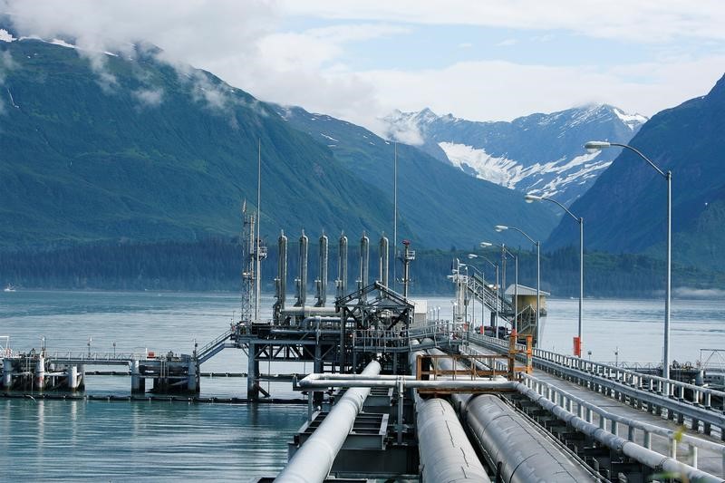 © Reuters. FILE PHOTO: A mooring station for oil tankers can be seen at the Trans-Alaska Pipeline Marine Terminal in Valdez