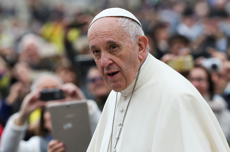 © Reuters. Papa Francisco na praça de São Pedro, no Vaticano