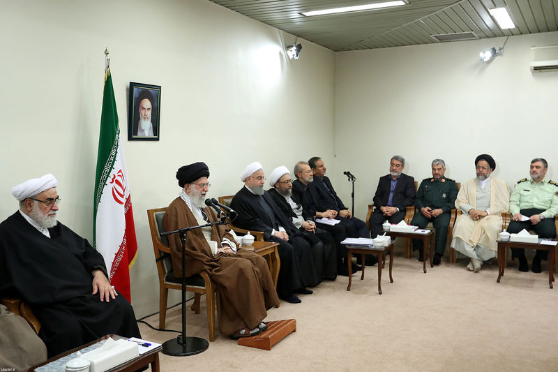 © Reuters. Iran's Supreme Leader Ayatollah Ali Khamenei meets with Iranian President Hassan Rouhani and other officials following an earthquake that hit Kermansheh province, in Tehran