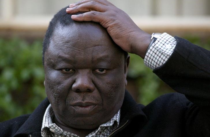 © Reuters. زعيم المعارضة في زيمبابوي يدعو موجابي للتنحي