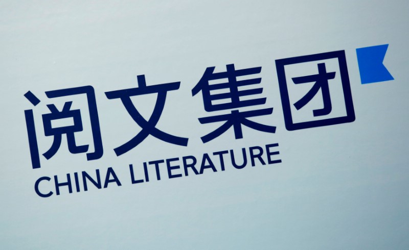 © Reuters. FILE PHOTO: A company logo of China Literature is displayed in Hong Kong