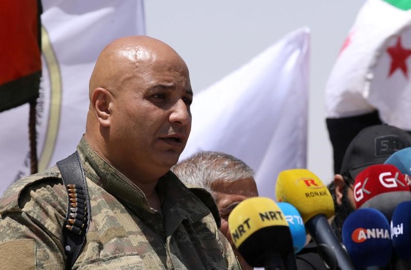 © Reuters. قوات سوريا الديمقراطية تقول قائدها المنشق تعرض لضغوط تركية