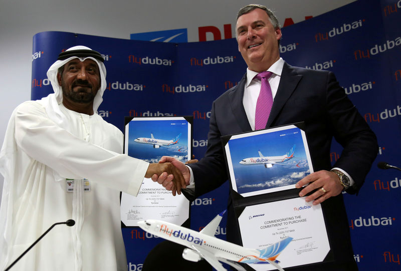 © Reuters. Flydubai and Emirates Chairman Sheikh Ahmed bin Saeed al-Maktoum shakes hands with Boeing Commercial Airplanes President & Chief Executive Kevin McAllister during a news conference at the Dubai Airshow in Dubai