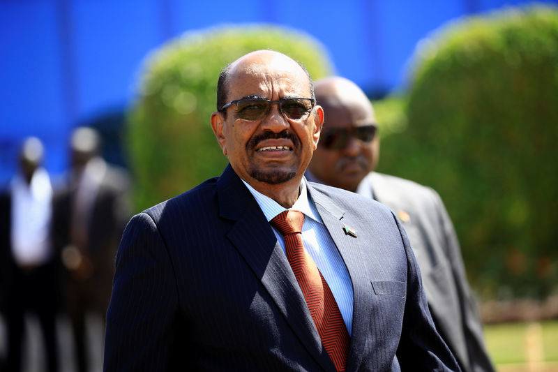 © Reuters. البشير يقول إنه سيدعم حاكم ولاية الجزيرة في انتخابات الرئاسة 2020
