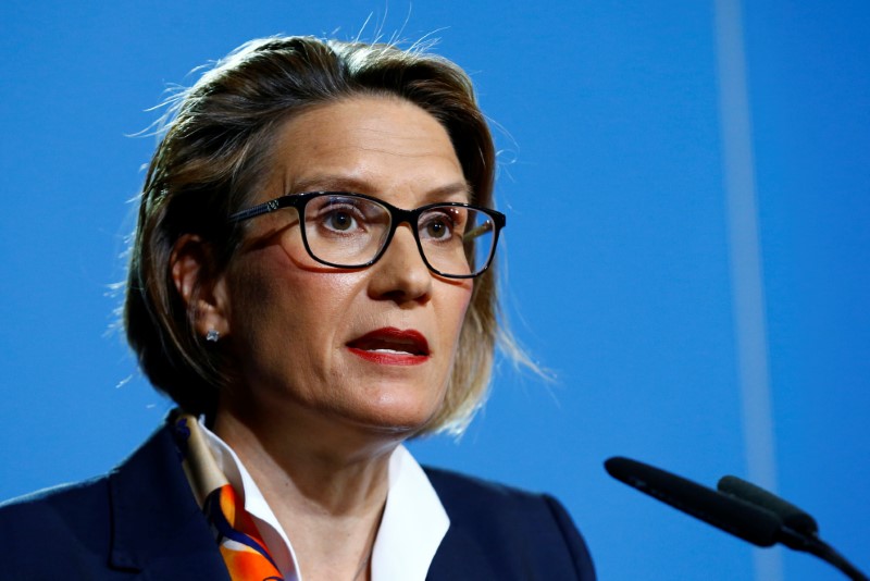 © Reuters. SNB Governing Board member Maechler addresses a news conference in Bern