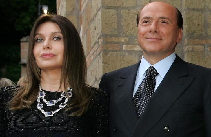 © Reuters. Silvio Berlusconi com a ex-mulher Veronica Lario em Roma