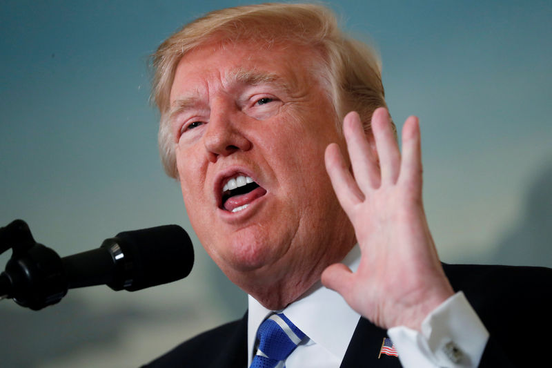 © Reuters. U.S. President Donald Trump speaks to the media at the White House in Washington