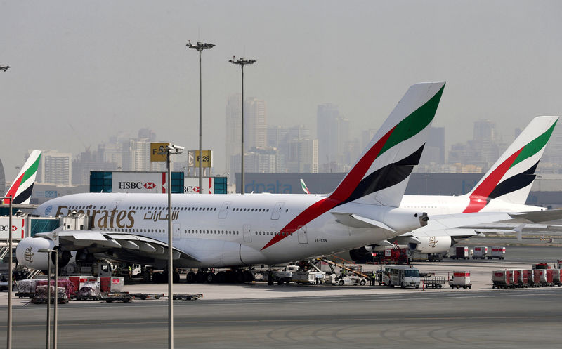 © Reuters. FILE PHOTO: Emirates Airlines aircraft are seen at Dubai International Airport