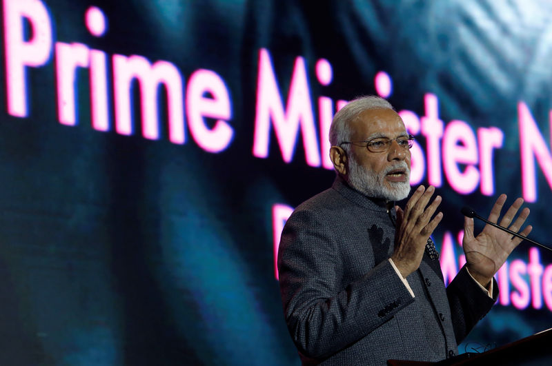 © Reuters. India Prime Minister Narendra Modi gestures as he address ASEAN Business Investment (ABIS) Summit during the 31st Association of Southeast Asian Nations in metro Manila
