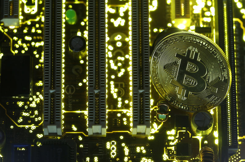© Reuters. A copy of bitcoin standing on PC motherboard is seen in this illustration picture