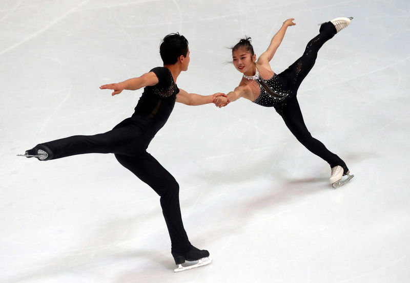 © Reuters. FILE PHOTO: Figure Skating - Olympic Qualifying ISU Challenger Series - Pairs Free Skating