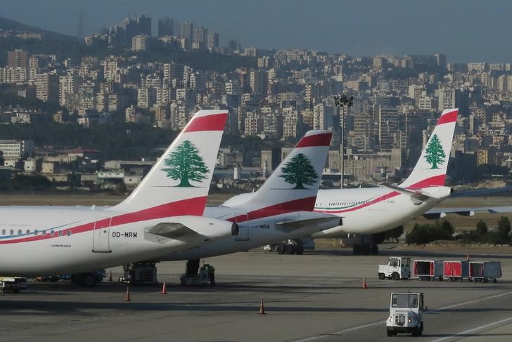 © Reuters. طيران الشرق الأوسط ترفع حظر الأجهزة الإلكترونية في رحلات بيروت-لندن
