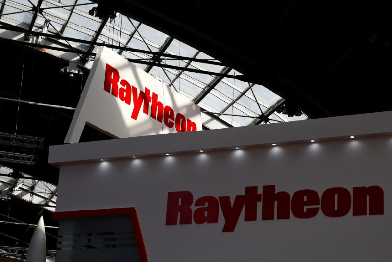 © Reuters. Logo of the U.S. defense company Raytheon is pictured at an international military fair in Kielce