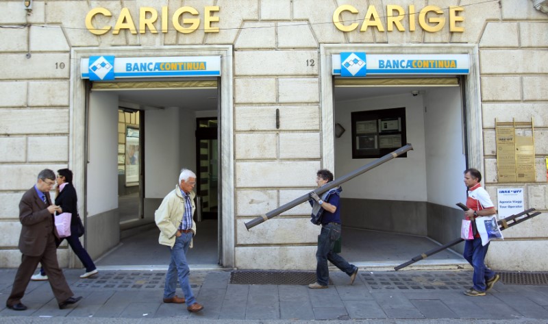 © Reuters. CARIGE DEVRAIT POUVOIR GARANTIR SON APPEL AU MARCHÉ