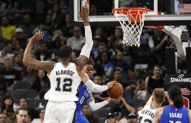 © Reuters. NBA: Oklahoma City Thunder at San Antonio Spurs