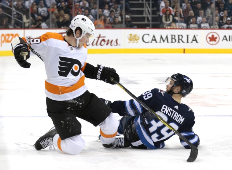 © Reuters. NHL: Philadelphia Flyers at Winnipeg Jets
