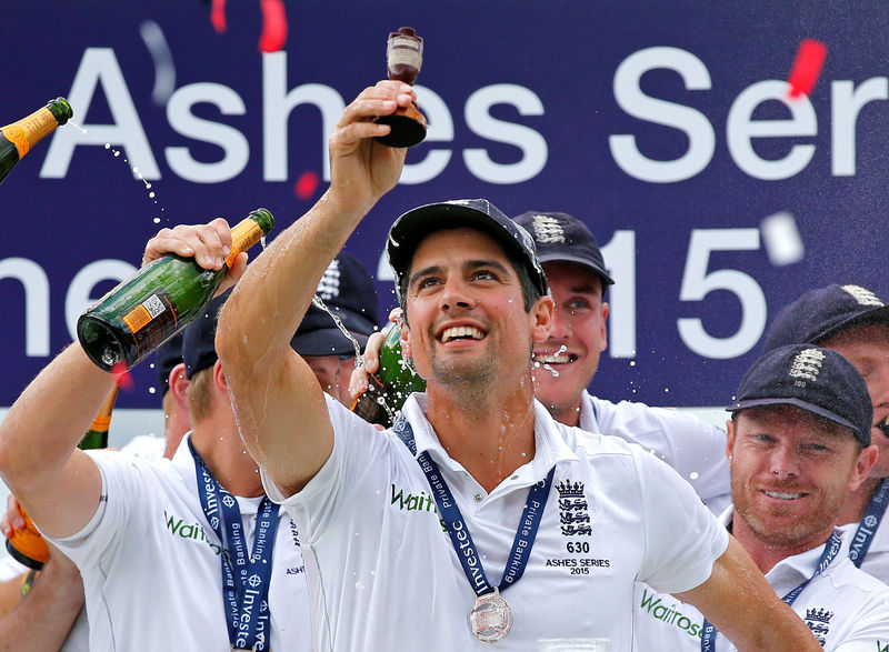 © Reuters. FILE PHOTO: England v Australia - Investec Ashes Test Series Fifth Test