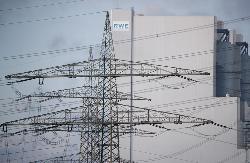 © Reuters. La eléctrica alemana RWE sube por la esperanza de desinversión en Innogy