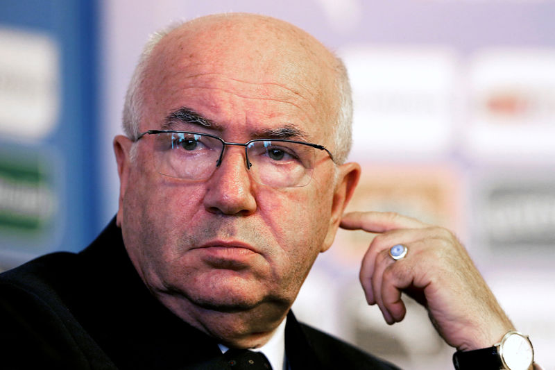© Reuters. FILE PHOTO: Italian Football Federation President Tavecchio attends a media conference in Rome