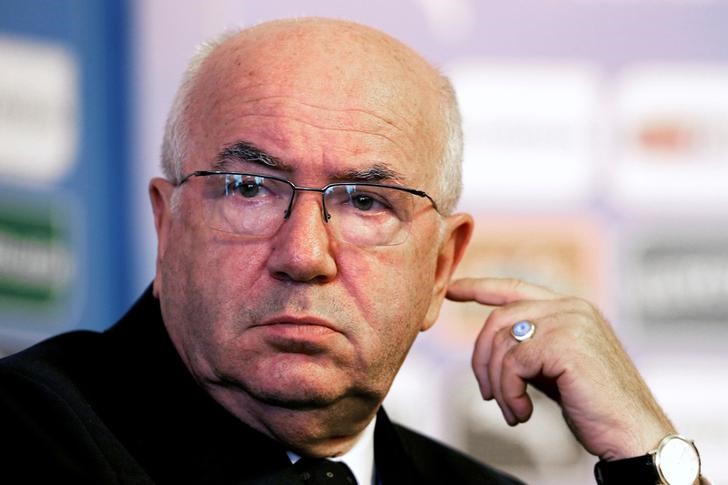 © Reuters. استقالة تافيكيو رئيس الاتحاد الايطالي لكرة القدم بعد فشل المنتخب