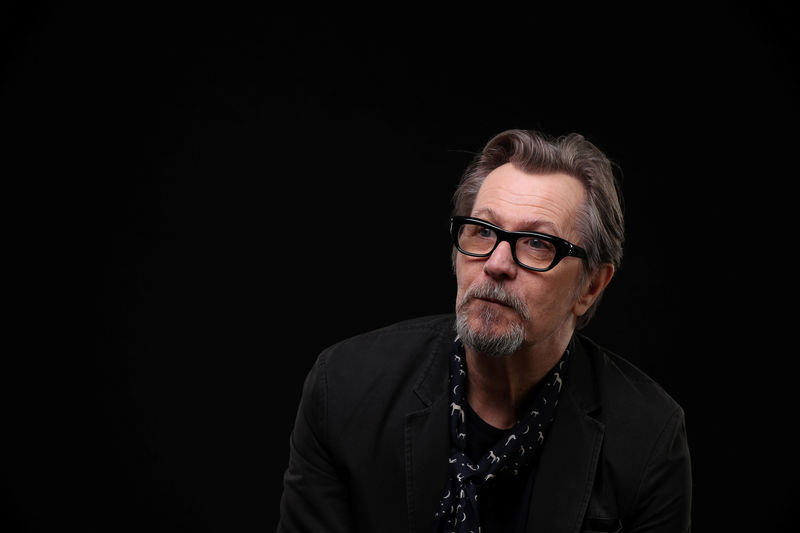 © Reuters. British actor Gary Oldman, who stars in the film "Darkest Hour" about Winston Churchill, poses for a portrait in Beverly Hills