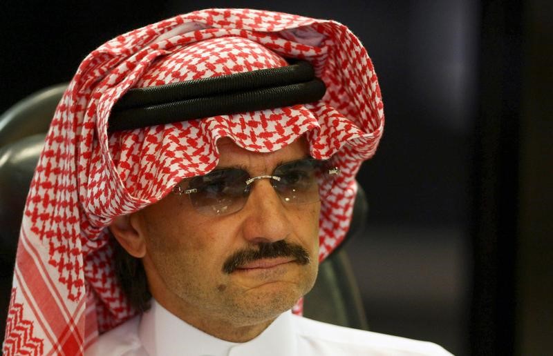 © Reuters. حصري-مصادر: احتجاز الأمير الوليد بن طلال يعطل قرضا لتمويل استثمارات
