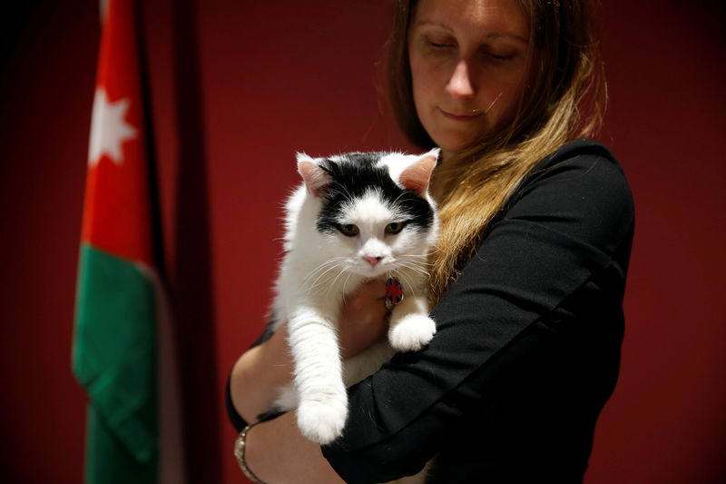 © Reuters. Laura Dauban, deputy ambassador of the United Kingdom to Jordan poses with Lawrence of Abdoun, the first diplo-cat in Amman