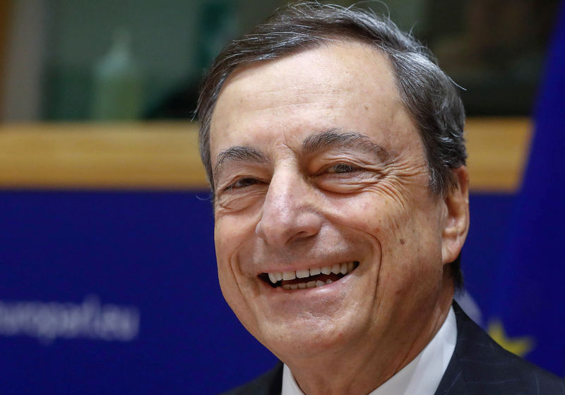 © Reuters. Titoli Stato, Draghi: nessun accordo globale per risk weight o tetto