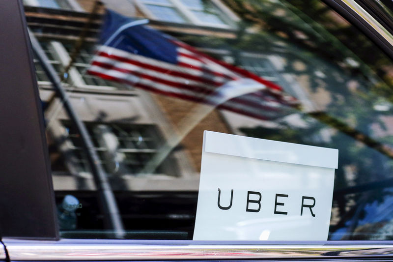 © Reuters. FILE PHOTO: An Uber sign is seen in a car in New York