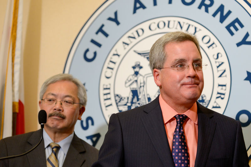 © Reuters. FILE PHOTO - San Francisco City Attorney Herrera and Mayor Lee announce they have filed a lawsuit against President Donald Trump for his unconstitutional executive order targeting sanctuary cities during a news conference at city hall in San Francisco