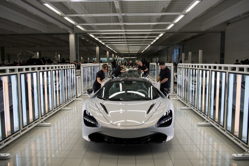 © Reuters. A McLaren 720S is assembled on the factory floor of the McLaren Automotive Production Centre Woking