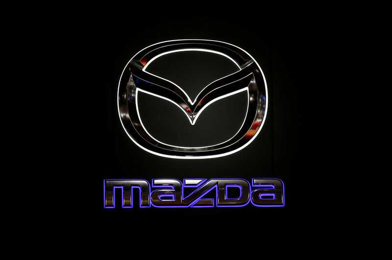 © Reuters. The logo of Mazda Motor Corp. is pictured at the 45th Tokyo Motor Show in Tokyo