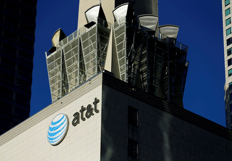© Reuters. FILE PHOTO: An AT&T logo and communication equipment on a building in Los Angeles