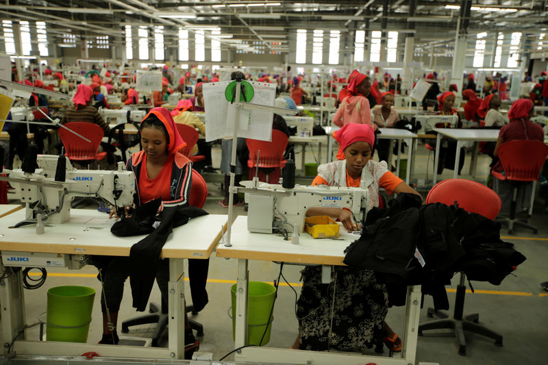 © Reuters. Workers sew clothes inside the Indochine Apparel PLC textile factory in Hawassa Industrial Park in Southern Nations, Nationalities and Peoples region
