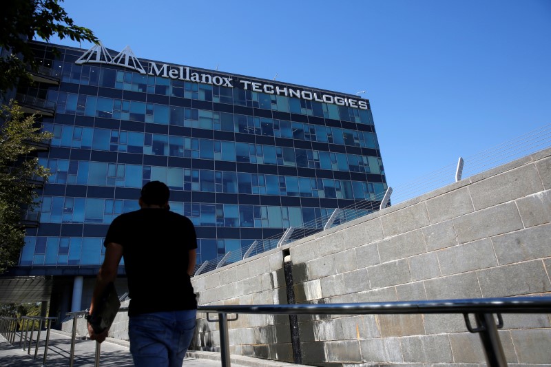 © Reuters. The logo of Mellanox Technologies is seen at the company's headquarters in Yokneam, in northern Israel