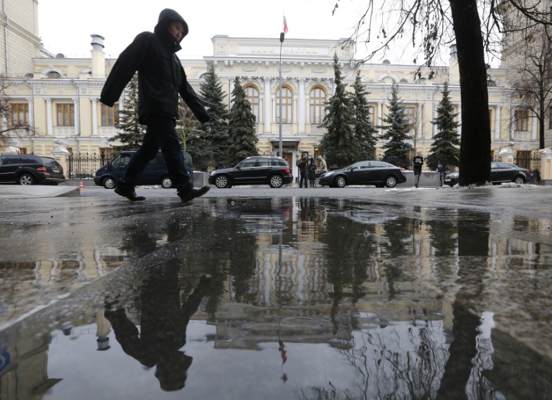 © Reuters. FILE PHOTO: Man walks near Central Bank headquarters in Moscow