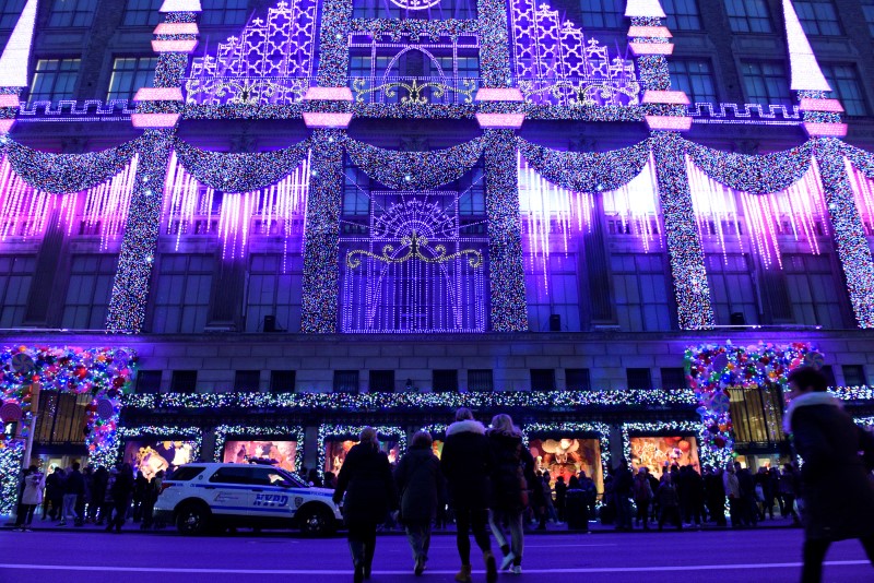 © Reuters. Saks Fifth Avenue's holiday light show can be seen on display in the Manhattan borough of New York