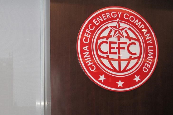 © Reuters. FILE PHOTO: A CEFC logo is seen at CEFC China Energy's Shanghai headquarter in Shanghai