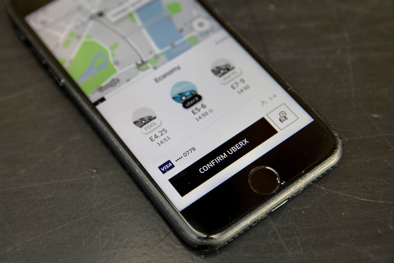 © Reuters. Imagem ilustrativa mostra aplicativo do Uber aberto em celular, em Londres