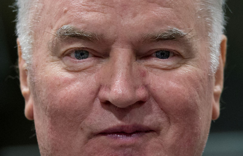 © Reuters. Ex-comandante bósnio-sérvio Ratko Mladic no tribunal de Haia