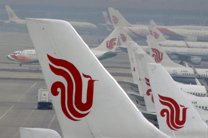 © Reuters. Aviões da Air China são vistos estacionados em aeroporto internacional de Pequim, China