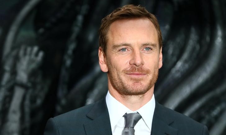 © Reuters. Ator Michael Fassbender posa em Londres