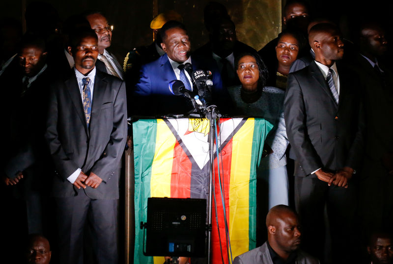 © Reuters. Mnangagwa faz discurso a simpatizantes em Harare