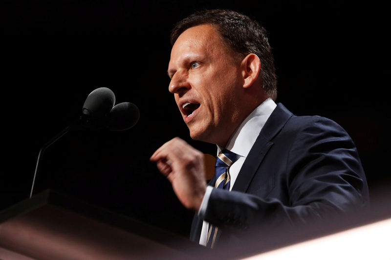 © Reuters. FILE PHOTO:    Paypal co-founder Peter Thiel speaks at the Republican National Convention in Cleveland