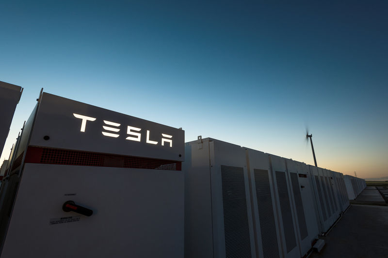 © Reuters. Tesla Powerpacks are seen in Hornsdale