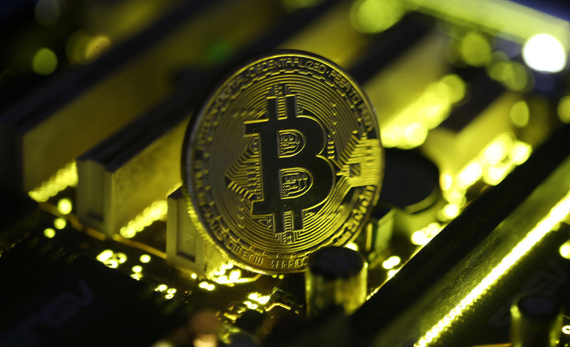 © Reuters. A copy of bitcoin standing on PC motherboard is seen in this illustration picture