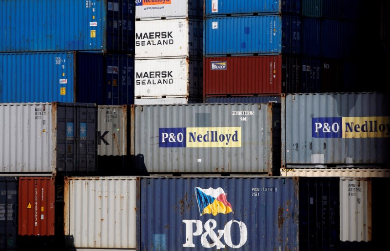 © Reuters. FILE PHOTO: Containers are stacked at the port of Auckland