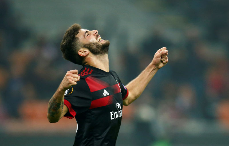 © Reuters. Milan, Villarreal y Real Sociedad superan la primera fase de la Liga Europa