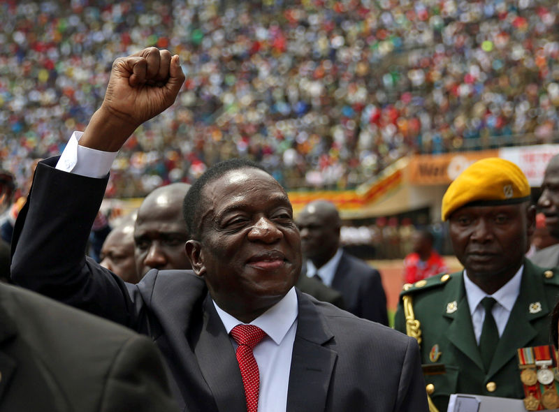 © Reuters. Emmerson Mnangagwa no estádio nacional de Harare durante cerimônia de posse como presidente do Zimbábue